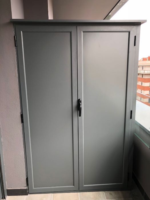 Se puede utilizar un armario metálico en exterior?